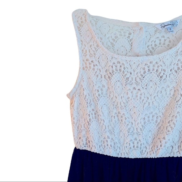 LACE Dress - Picture 3 of 9